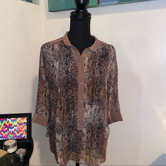 100% Silk Wilfred mauve snake print button down blouse. - Picture 1 of 6